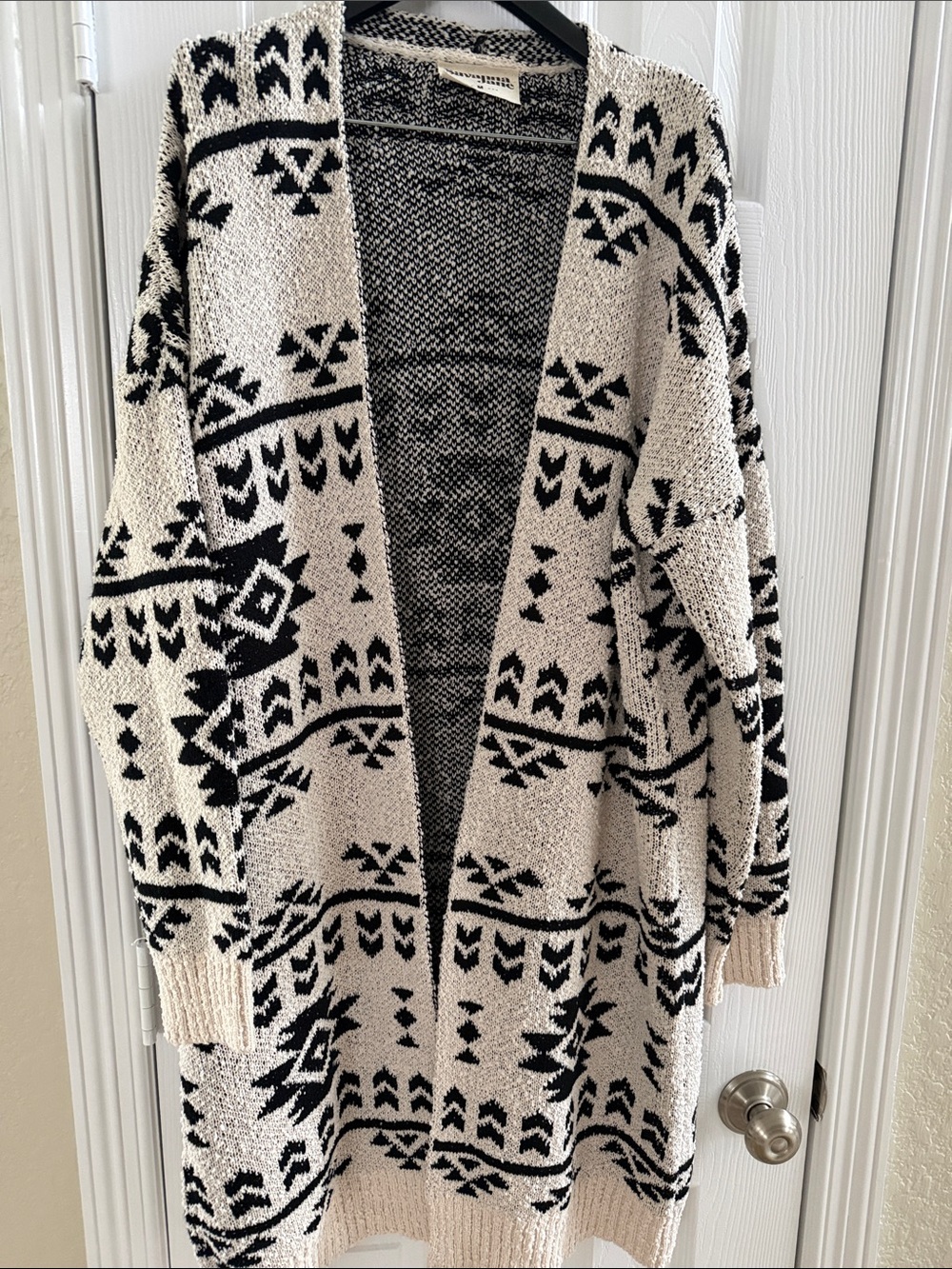 Savanna Jane Size M Cozy Open-Front Black and Cream Aztec Cardigan Sweater
